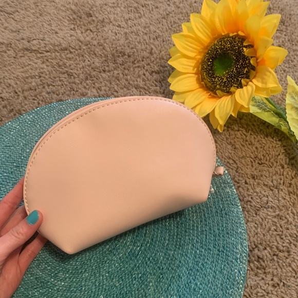 NWT💜 NY&Co Makeup Bag - Picture 3 of 4